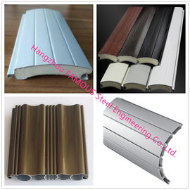 China De aluminium Geïsoleerde Deur van het Rolblind met Aangepaste Kleur voor Carport-Gebruik leverancier